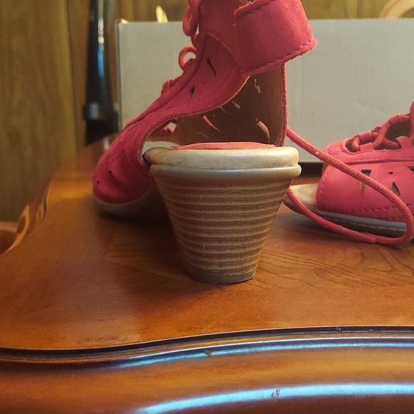 Earth  Brand suede lace up sandals - Picture 3 of 3